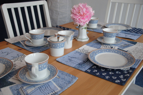 Wohnzimmer_gedeckter_Tisch_w500_neu.jpg
