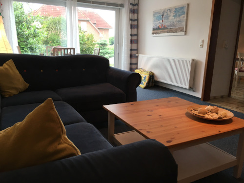 Wohnzimmer_vorne_rechts_w500_neu.jpg